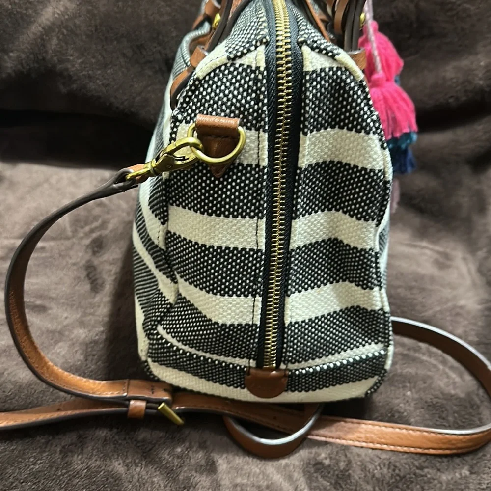 Fossil black stripe satchel/ crossbody. 10” L x 5” W x 8” H - Picture 2 of 10